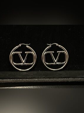 V Logo Hoop Earrings - Silver